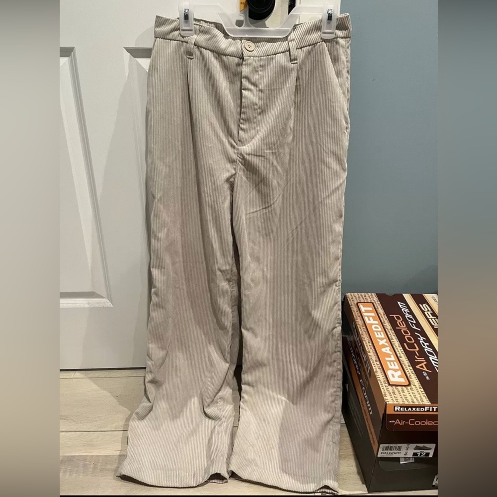 Divided by H&M Beige/Cream Women’s Corduroy Pants Size Medium Lightly Worn
